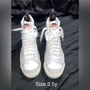 Nike blazers mid